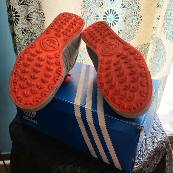 Shoes - Picture 2 of 2